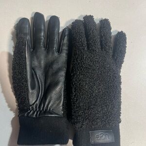 UGG Black Gloves